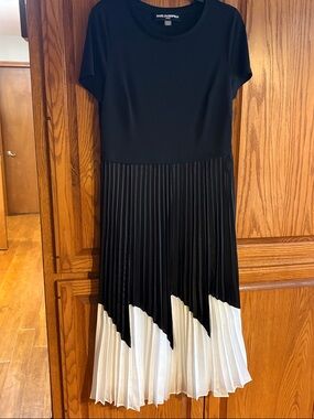 KARL LAGERFELD PARIS Women's Pleated Midi Dress Size Medium